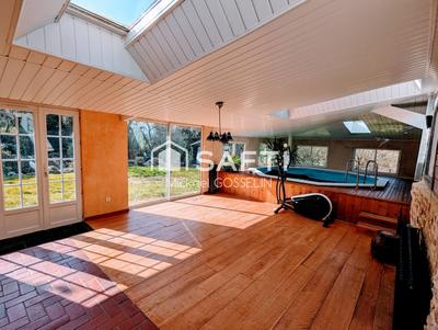 Maison - 300 m² - 9 pièces