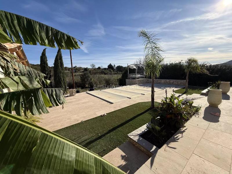 Maison - 212 m² - 8 pièces