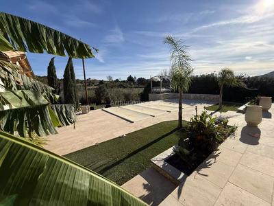 Maison - 212 m² - 8 pièces