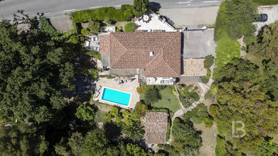 Maison - 312 m² - 7 pièces