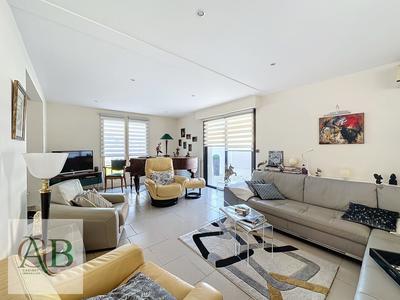 Maison - 159 m² - 5 pièces