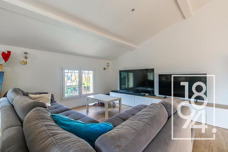 Maison - 300 m² - 6 pièces