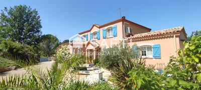 Maison - 210 m² - 6 pièces