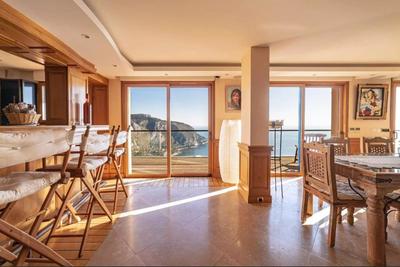 Maison - 162 m² - 8 pièces