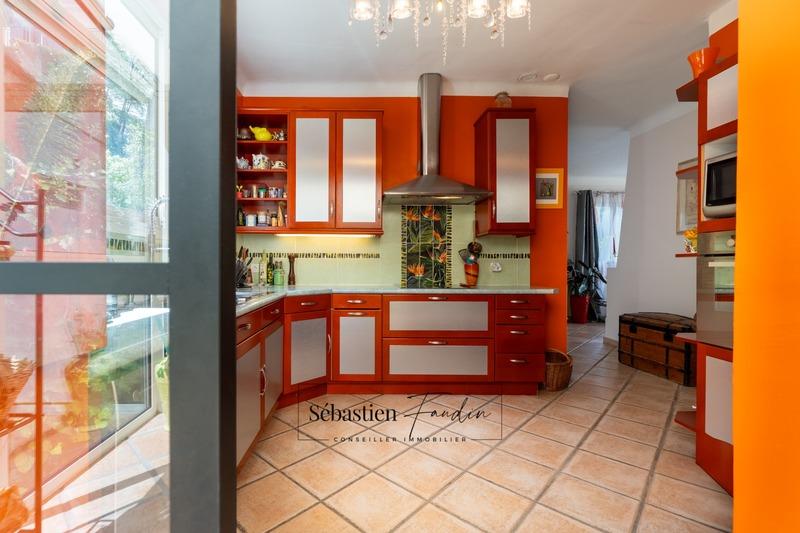 Maison - 210 m² - 8 pièces