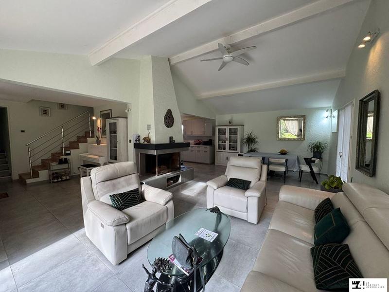 Maison traditionnelle - 157 m² - 4 pièces