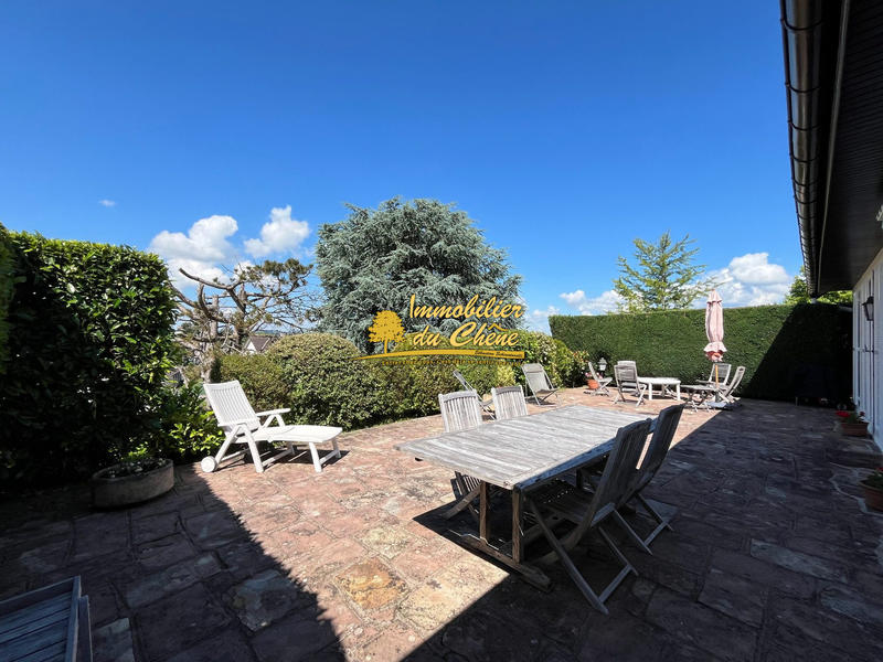 Maison - 216 m² - 7 pièces