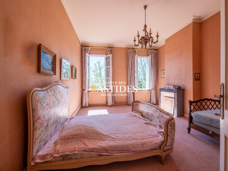 Maison - 474 m² - 9 pièces