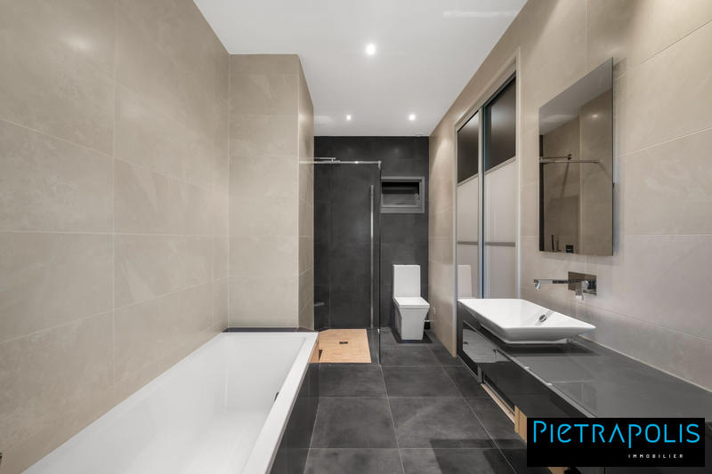 Maison - 210 m² - 5 pièces