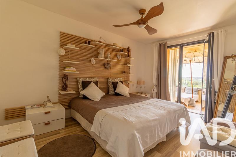 Maison - 220 m² - 5 pièces