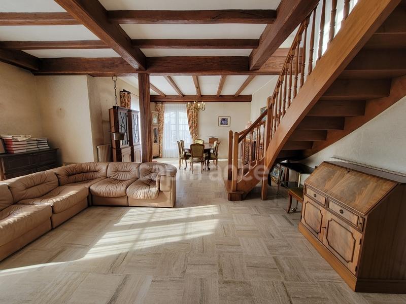 Maison - 182 m² - 8 pièces