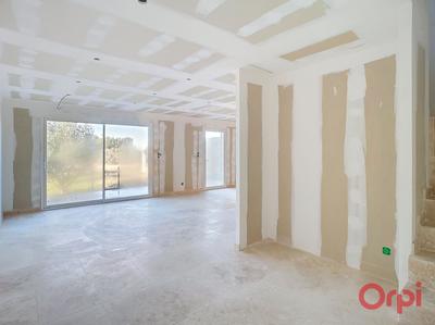 Maison - 92 m² - 4 pièces