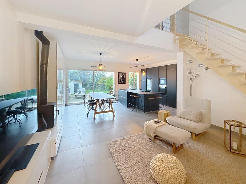 Maison - 166 m² - 7 pièces