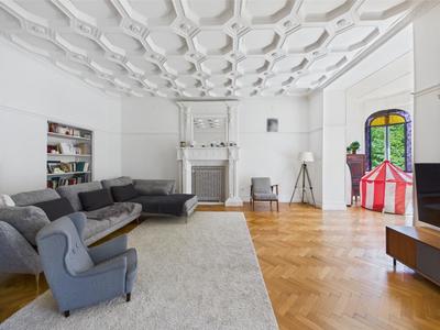 Appartement bourgeois - 193 m² - 4 pièces