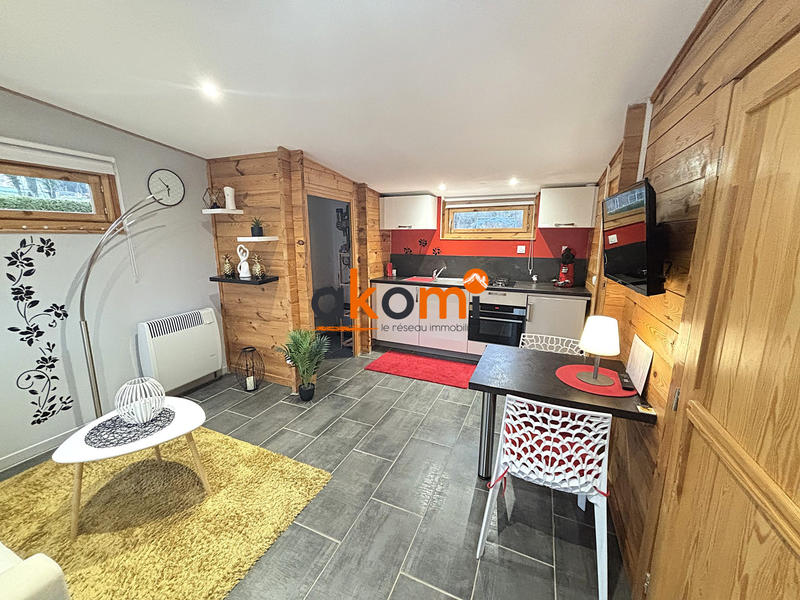 Maison traditionnelle - 241 m² - 10 pièces