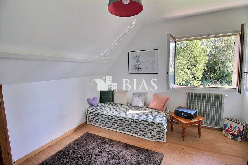 Maison traditionnelle - 187 m² - 7 pièces