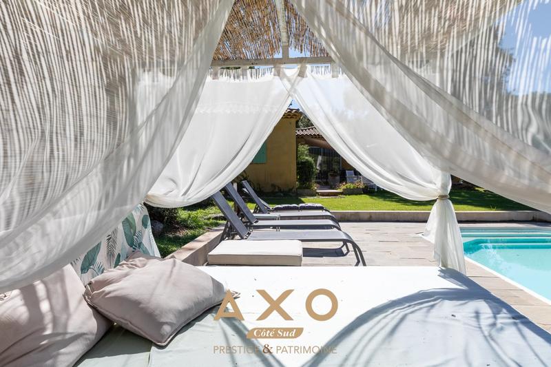 Maison - 230 m² - 8 pièces