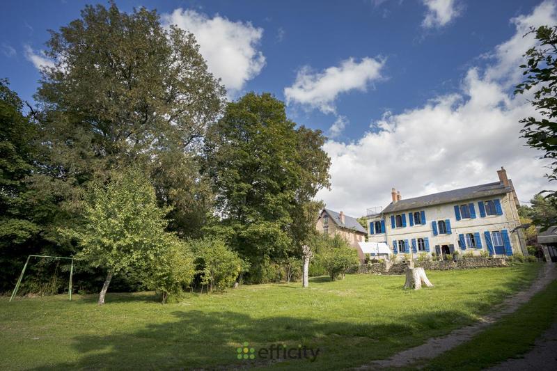 Villa - 244 m² - 9 pièces