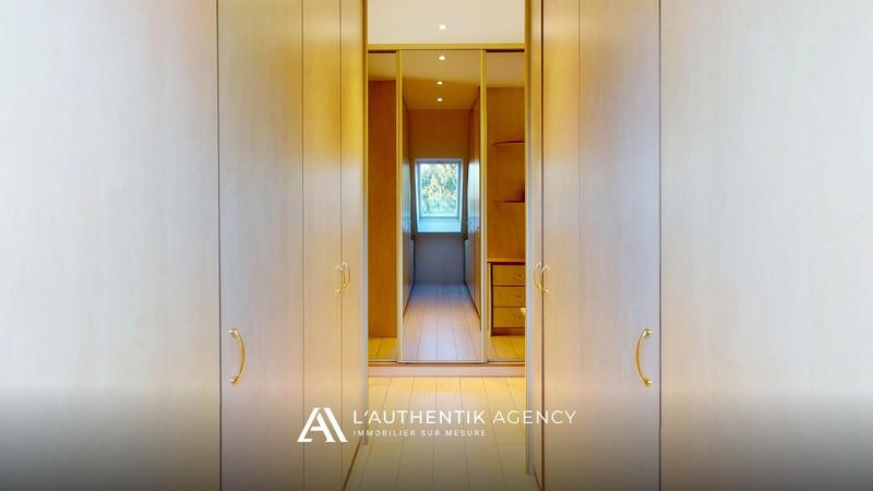 Villa - 366 m² - 8 pièces