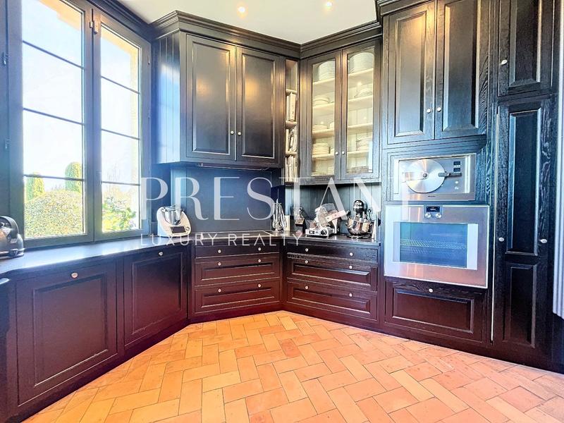 Maison - 655 m² - 14 pièces