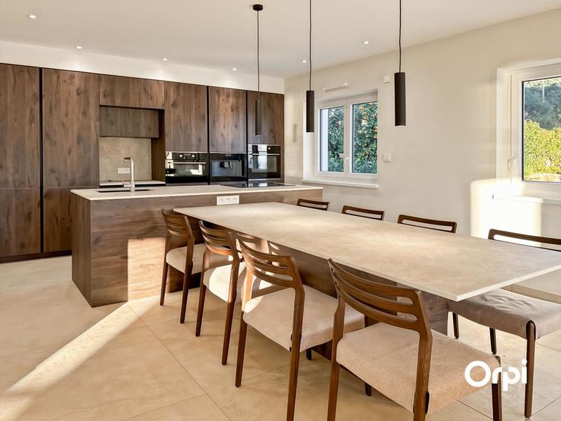 Villa - 230 m² - 6 pièces