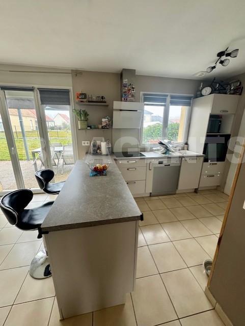 Maison - 99 m² - 6 pièces