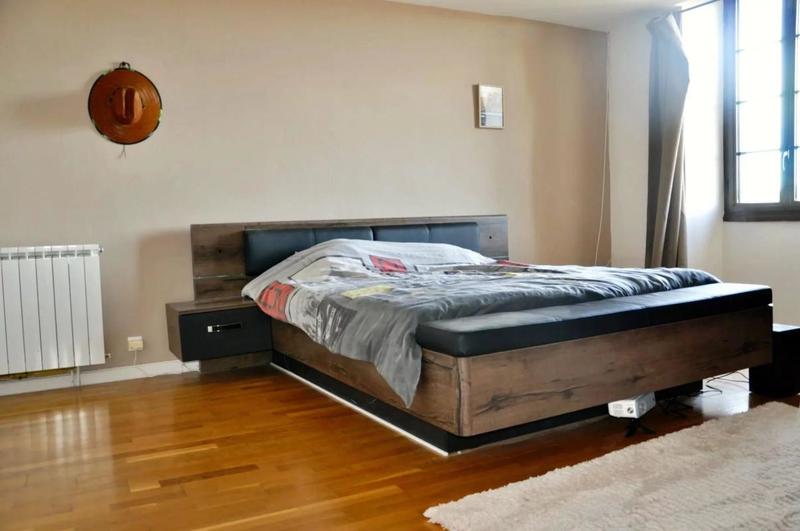 Maison - 260 m² - 12 pièces