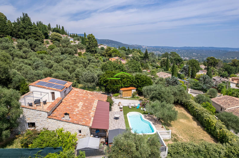 Maison - 208 m² - 5 pièces