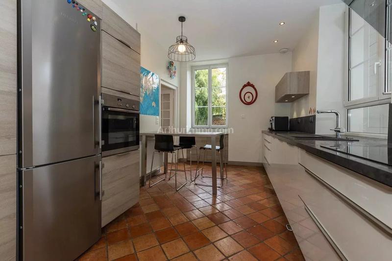 Maison - 241 m² - 10 pièces