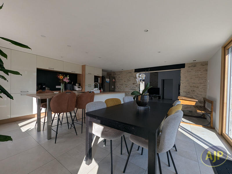 Maison - 110 m² - 5 pièces