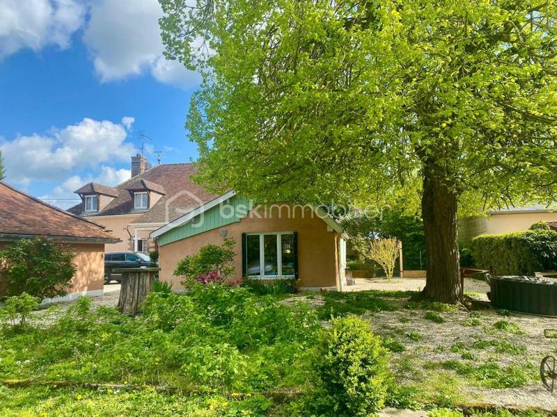 Demeure - 225 m² - 6 pièces