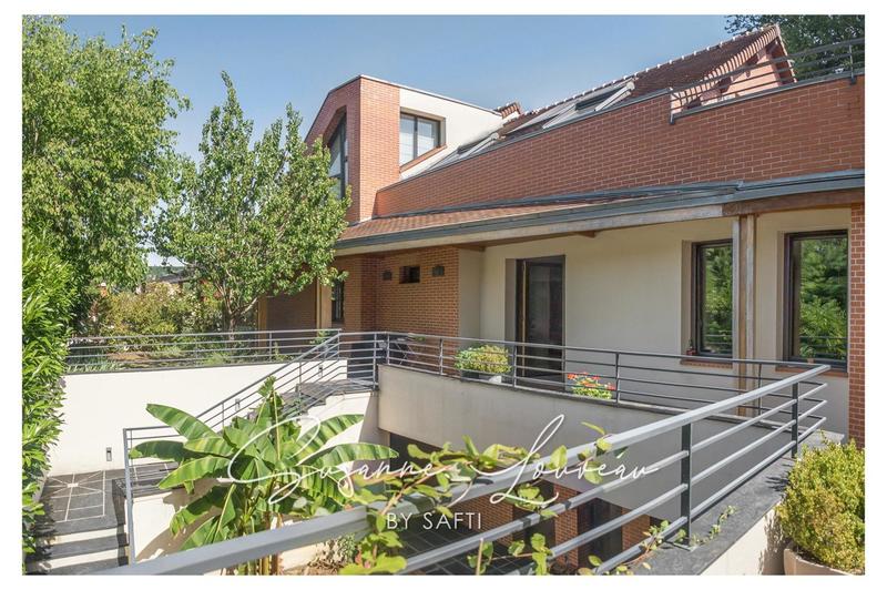 Maison - 355 m² - 11 pièces