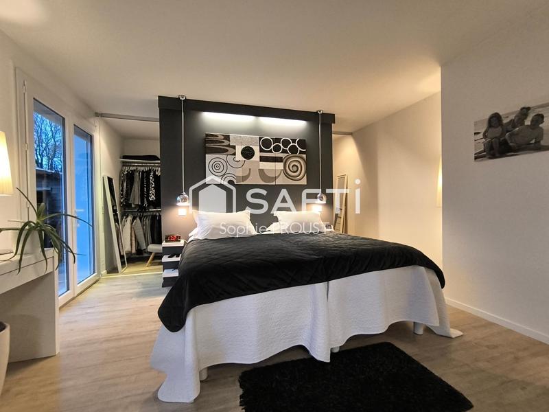 Maison - 250 m² - 8 pièces