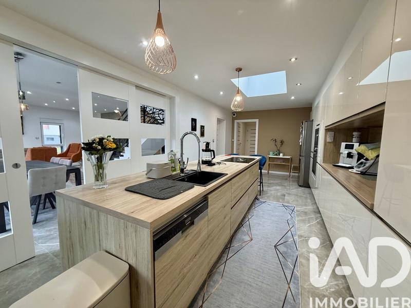 Maison - 214 m² - 7 pièces