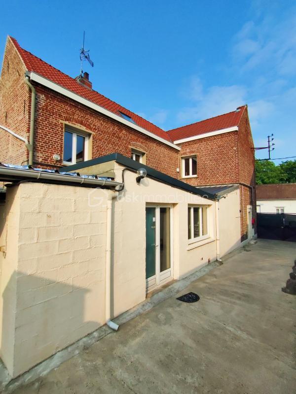 Maison - 241 m² - 8 pièces