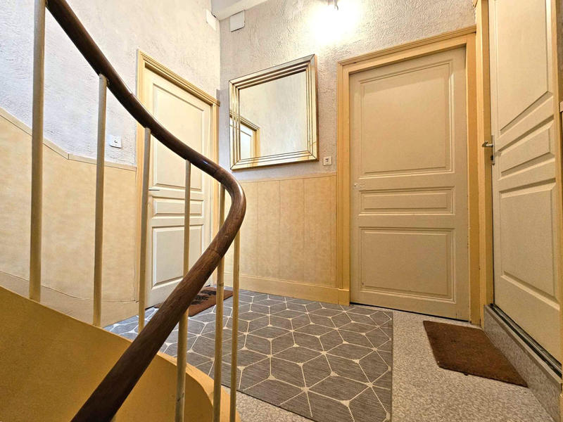 Maison - 250 m² - 10 pièces