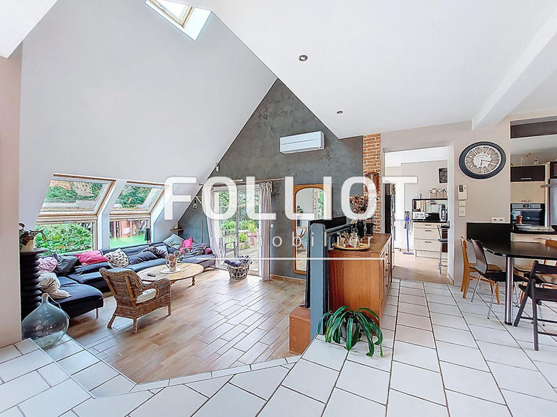 Maison - 201 m² - 7 pièces