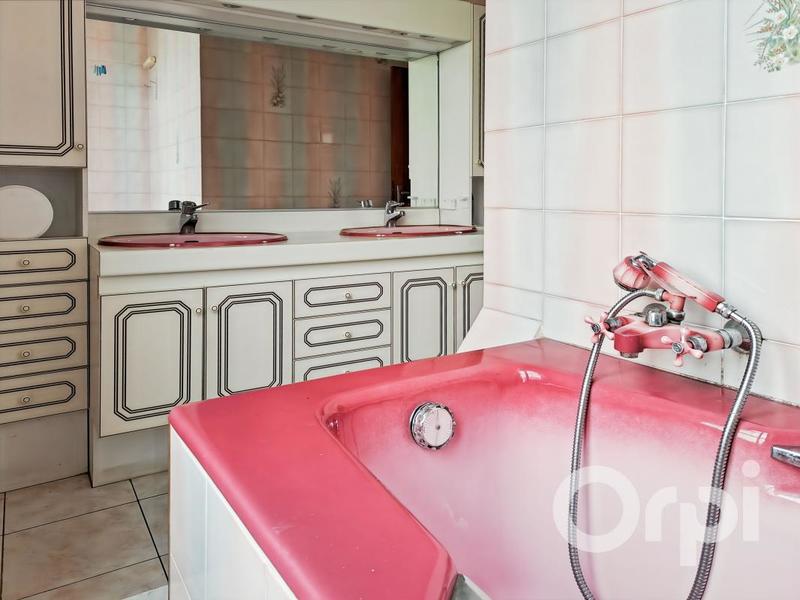 Maison - 182 m² - 7 pièces