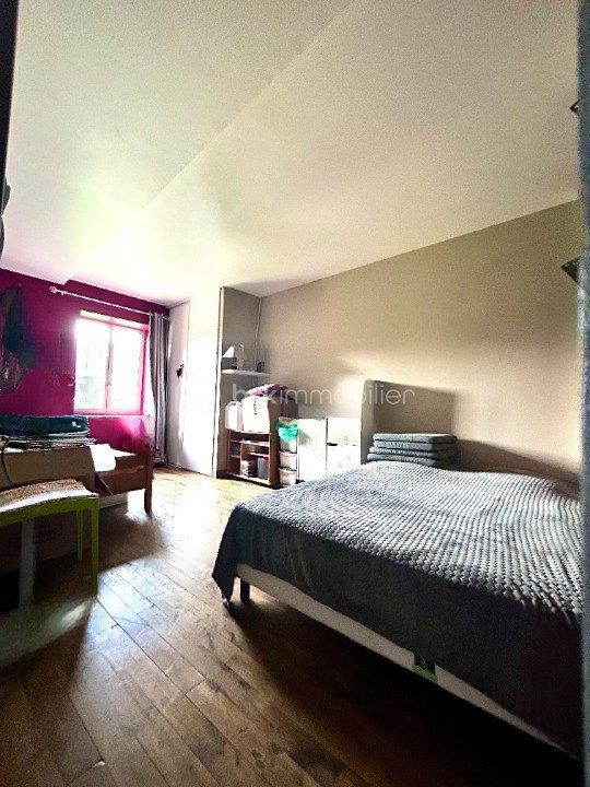 Corps de ferme - 240 m² - 10 pièces