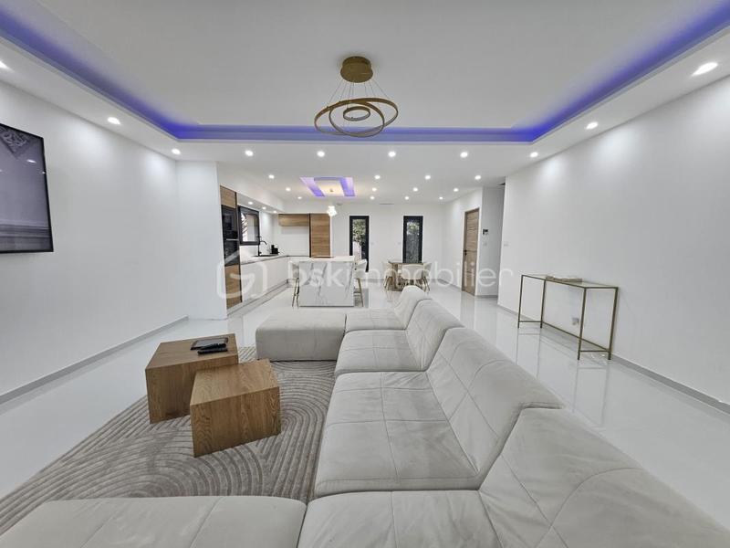 Maison - 137 m² - 5 pièces