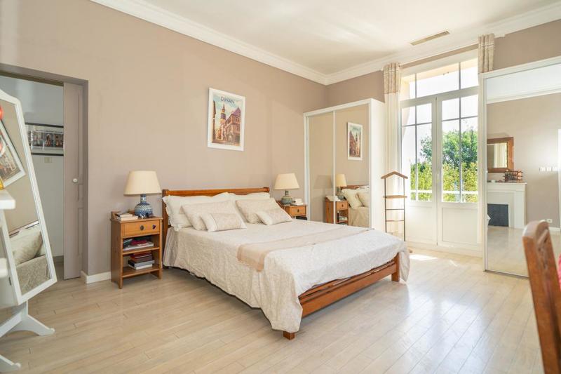 Maison - 260 m² - 5 pièces