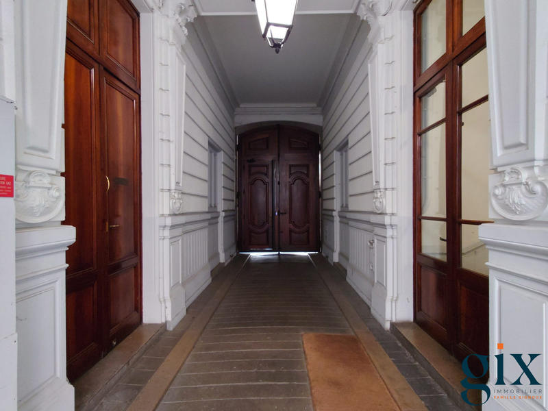 Appartement - 180 m² - 7 pièces