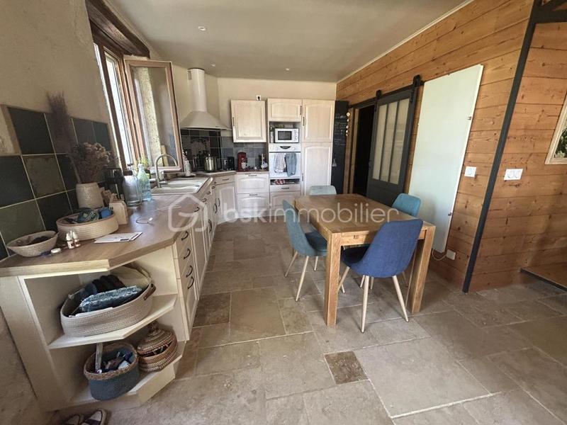 Propriété - 885 m² - 22 pièces