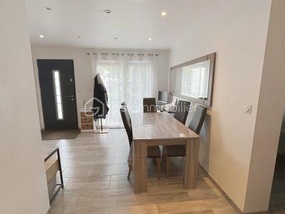 Maison traditionnelle - 75 m² - 4 pièces