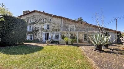 Propriété - 300 m² - 10 pièces