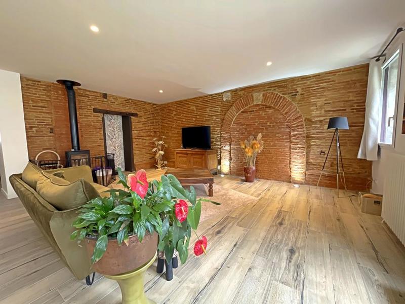 Maison - 220 m² - 6 pièces