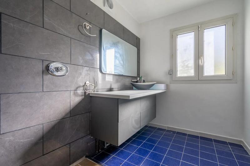 Maison - 177 m² - 7 pièces