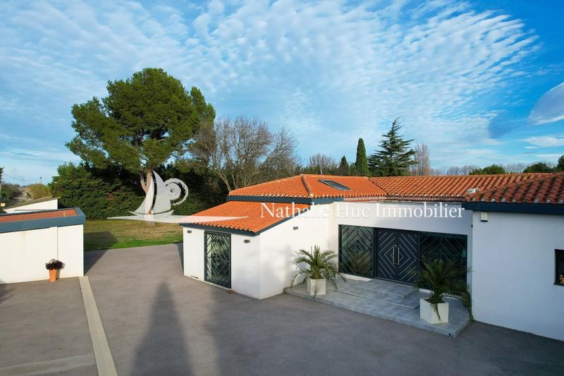 Propriété - 285 m² - 6 pièces