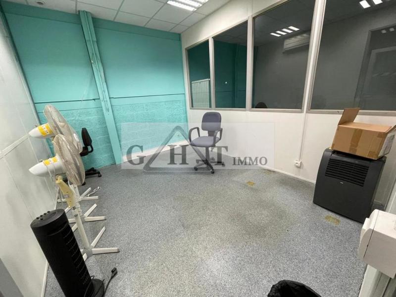 Entrepôt - 1 892 m²