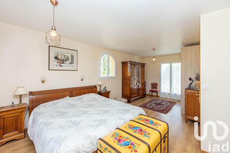 Maison - 180 m² - 5 pièces